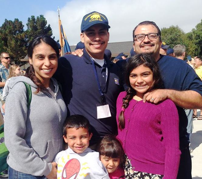  estudiante nuevo con su familia